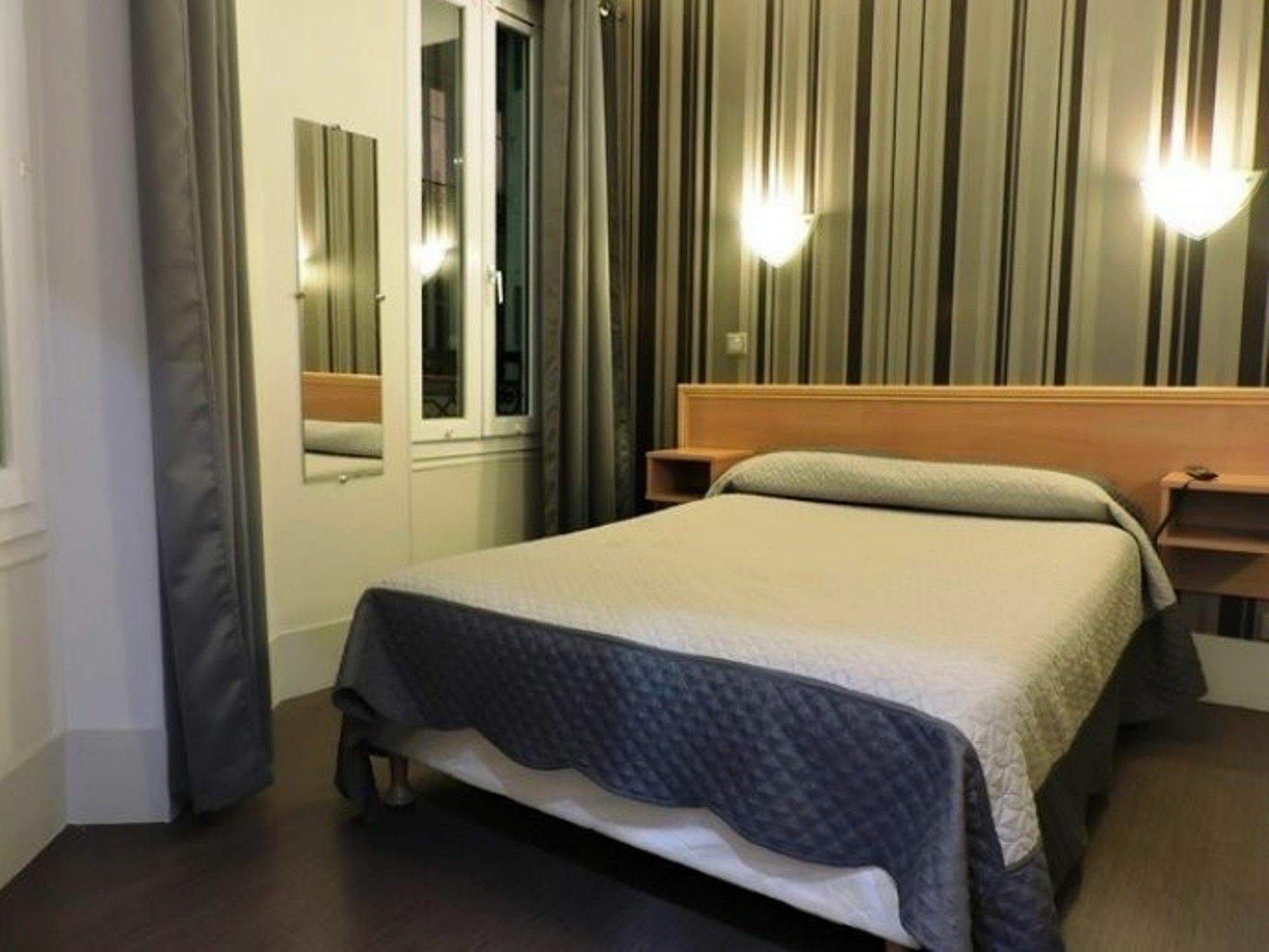 Bonsejour Montmartre Hotel Paris Exterior photo